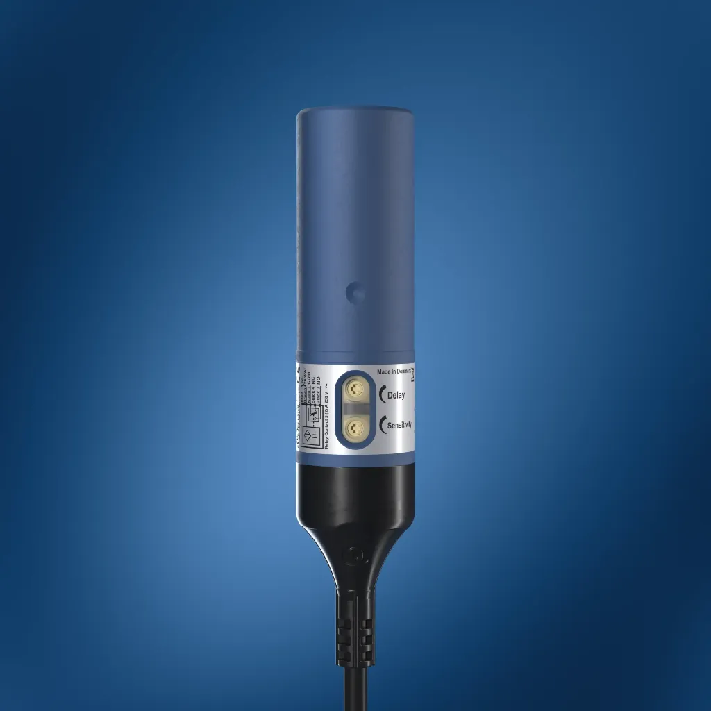 DOL 44 capacitive sensor O30 full view with adjustment dials
